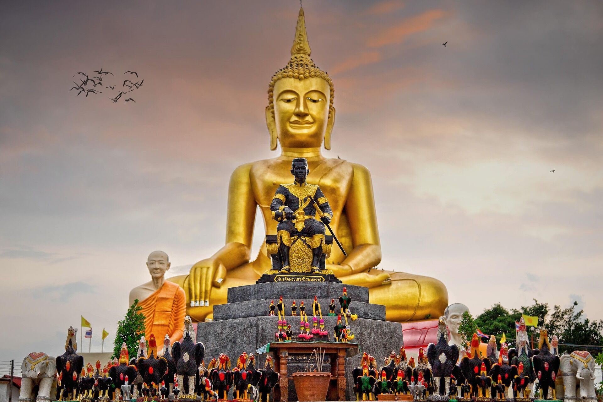Phitsanulok Golden Buddhist Statue